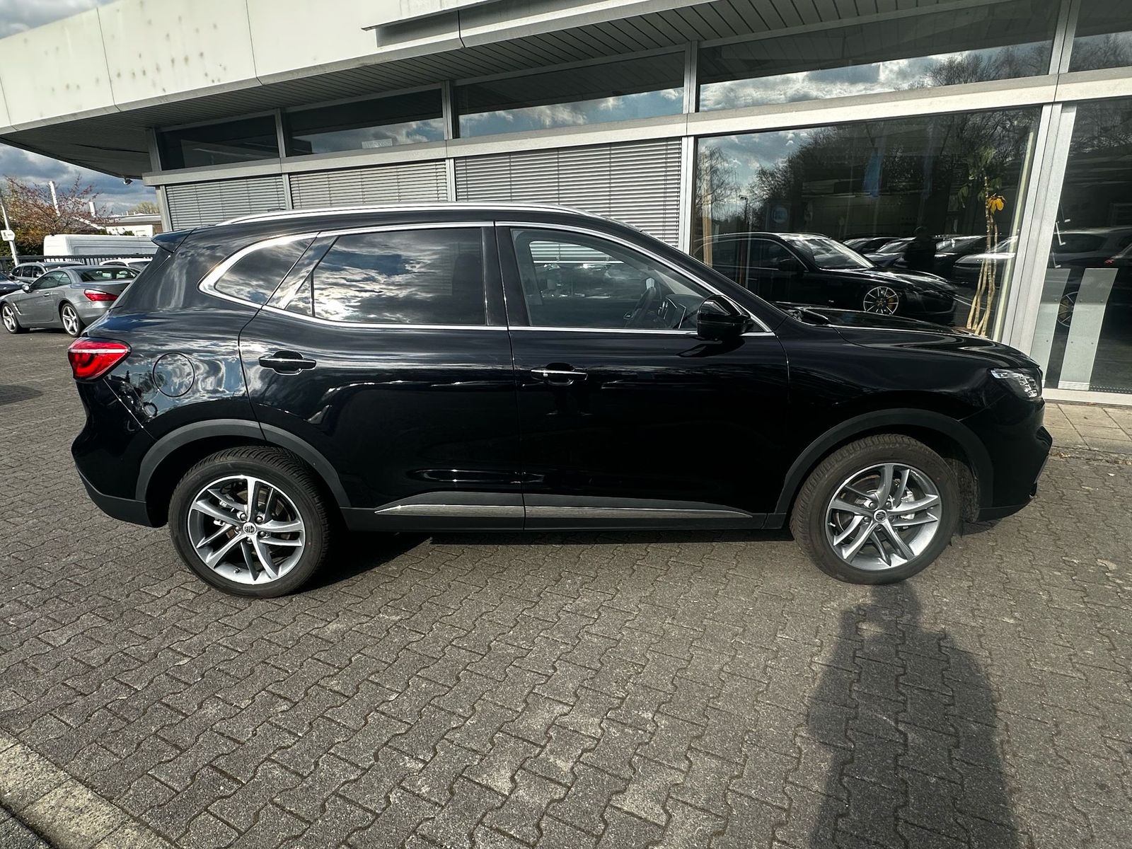 Fahrzeugabbildung MG EHS Luxury PANO+LEDER+NAVI+SHZ+KAMERA+ACC+360°+