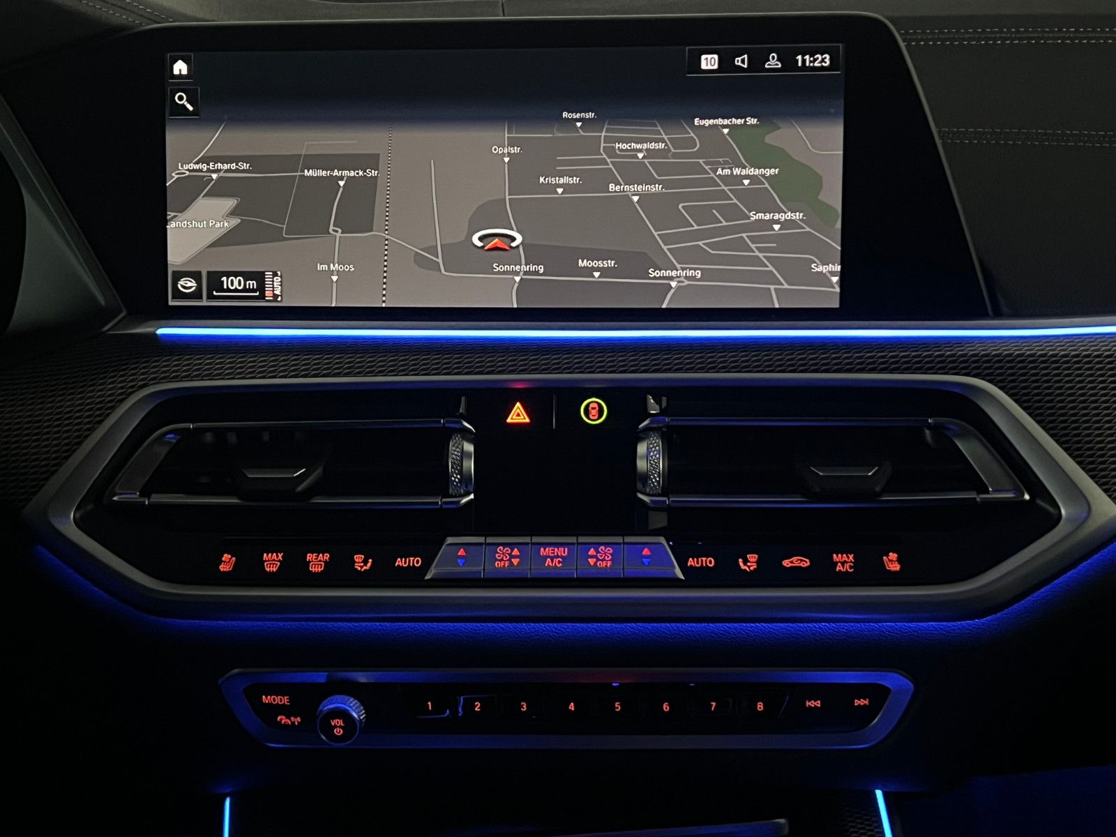 Fahrzeugabbildung BMW X5 xDrive 30 d M SPORT/DAB/AHK/ACC/360*/7-SITZER