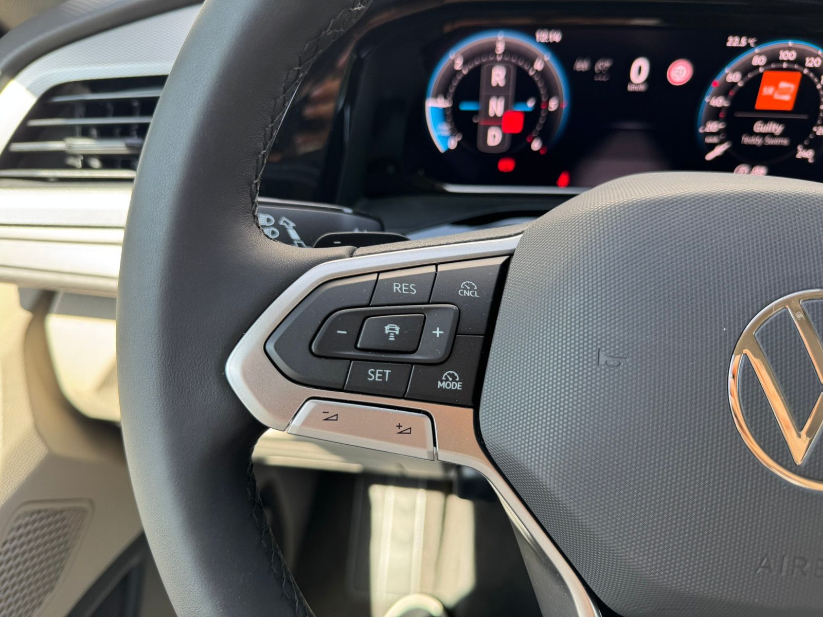 Fahrzeugabbildung Volkswagen T7 California Coast 2.0 TDI DSG Navi AHK