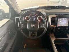 DODGE RAM 1500 V8 5,7L HEMI BIG HORN 4x4