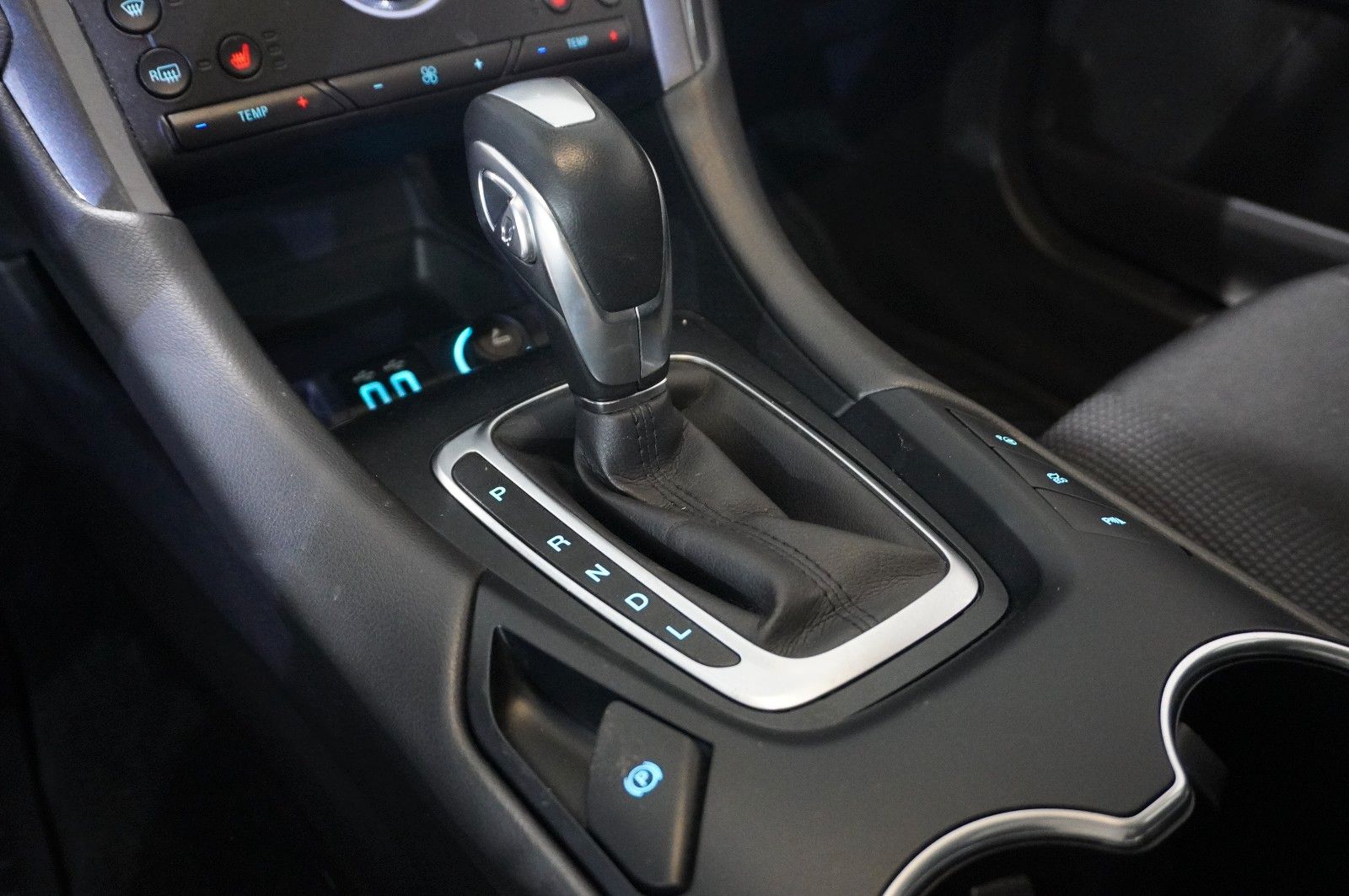 Fahrzeugabbildung Ford Mondeo Turnier 2.0 TITANIUM NAVI/LED/KAMERA/DAB+