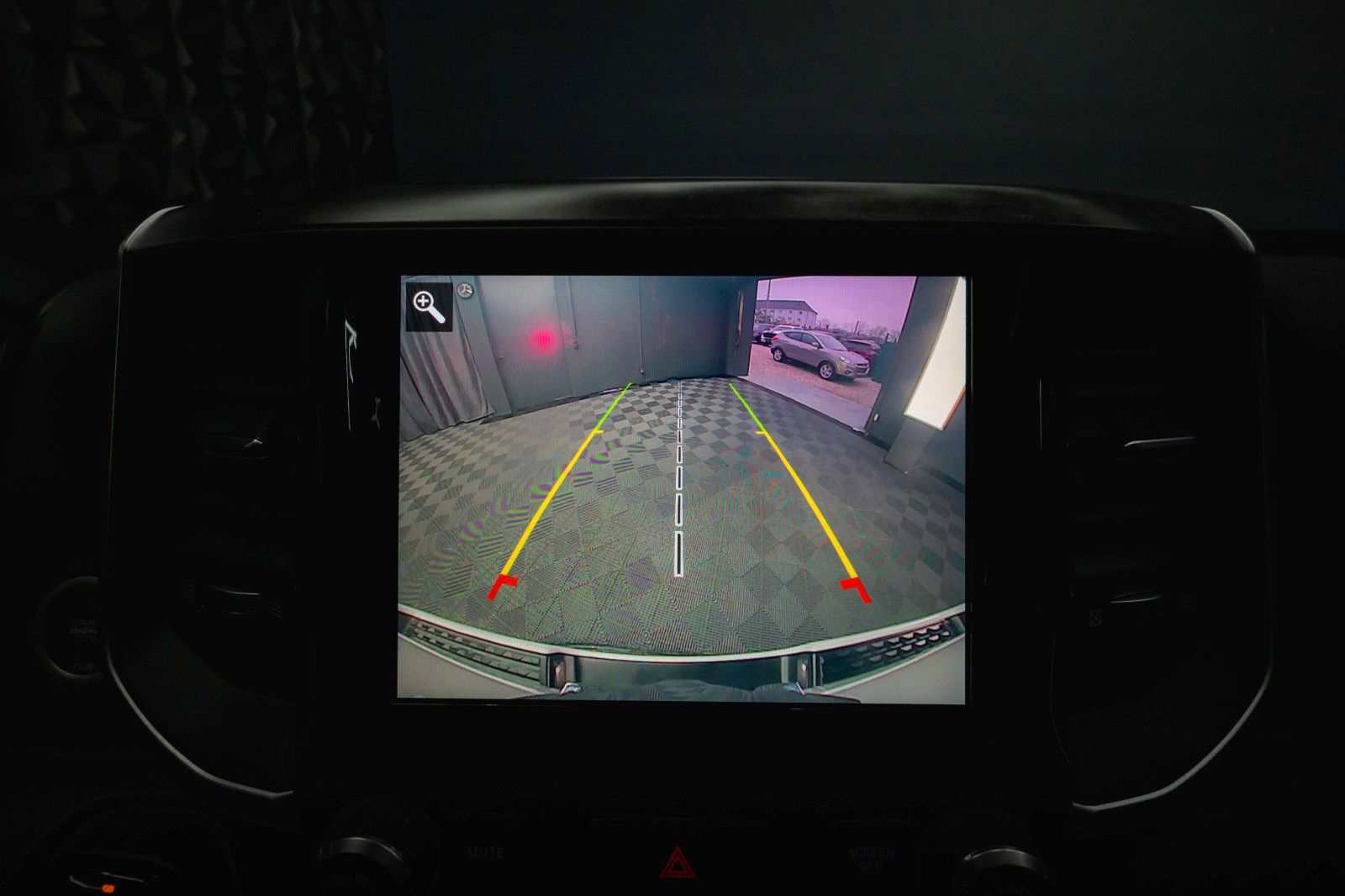 Fahrzeugabbildung Dodge RAM 5.7 V8 HEMI 4x4 OFFROAD Night-Paket *LED*19%