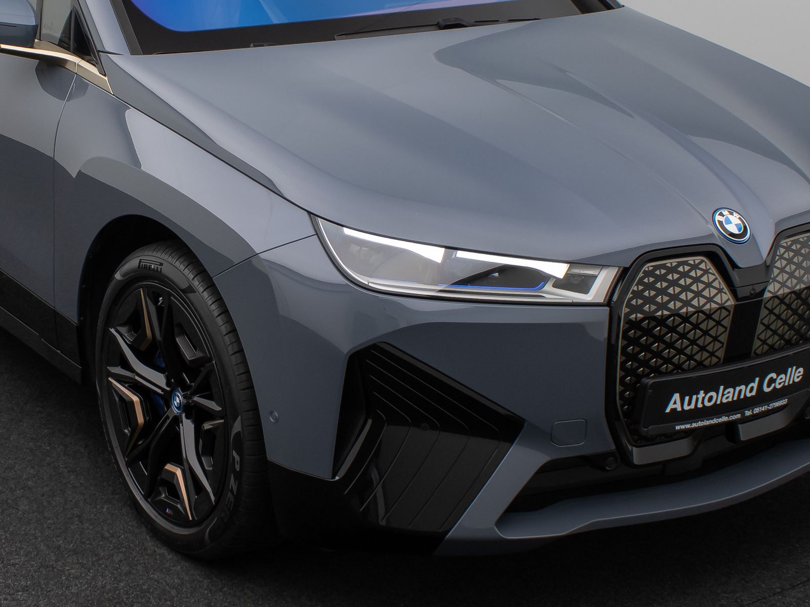 Fahrzeugabbildung BMW iX xD50 Sport Panorama 360°Laser H/K SoftCl 22"