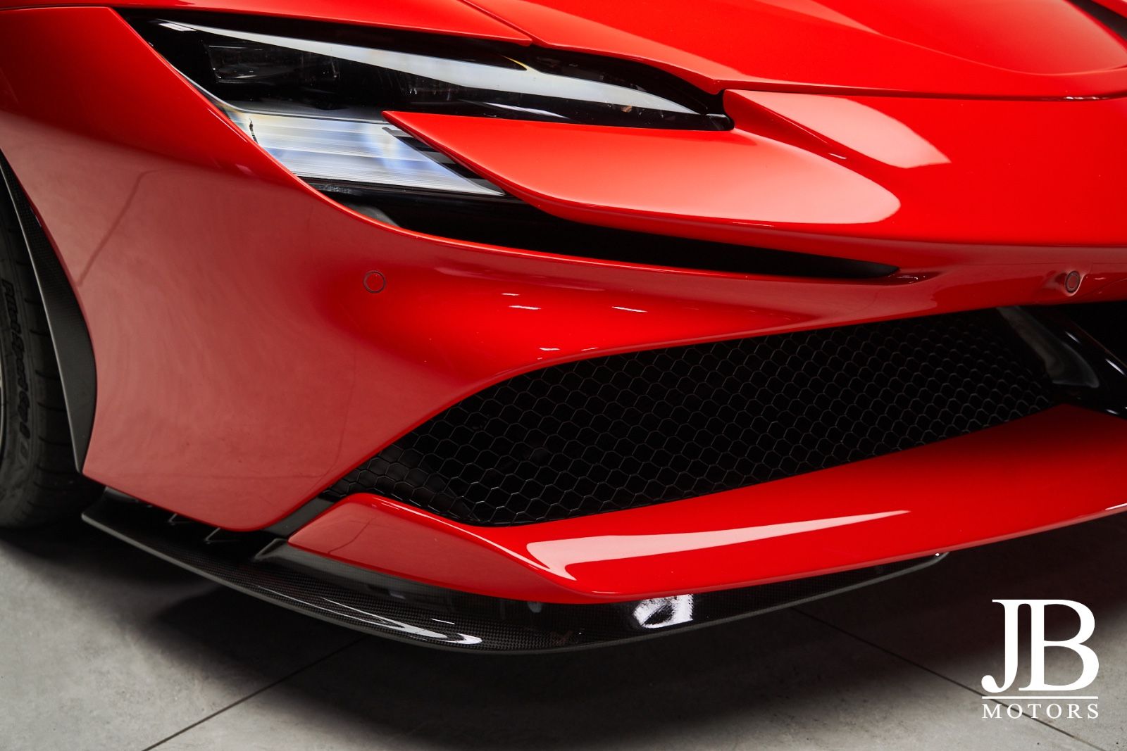 Fahrzeugabbildung Ferrari SF90 Stradale Full Carbon Lift Racing Seats JBL