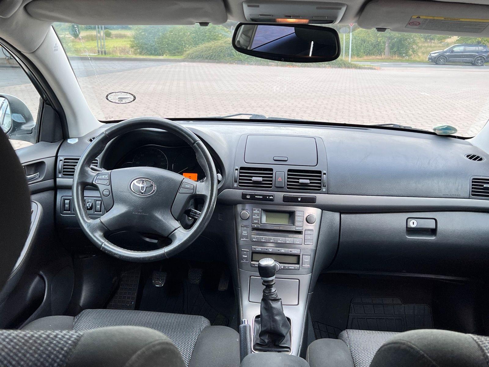 Toyota Avensis 2009 — photo 11