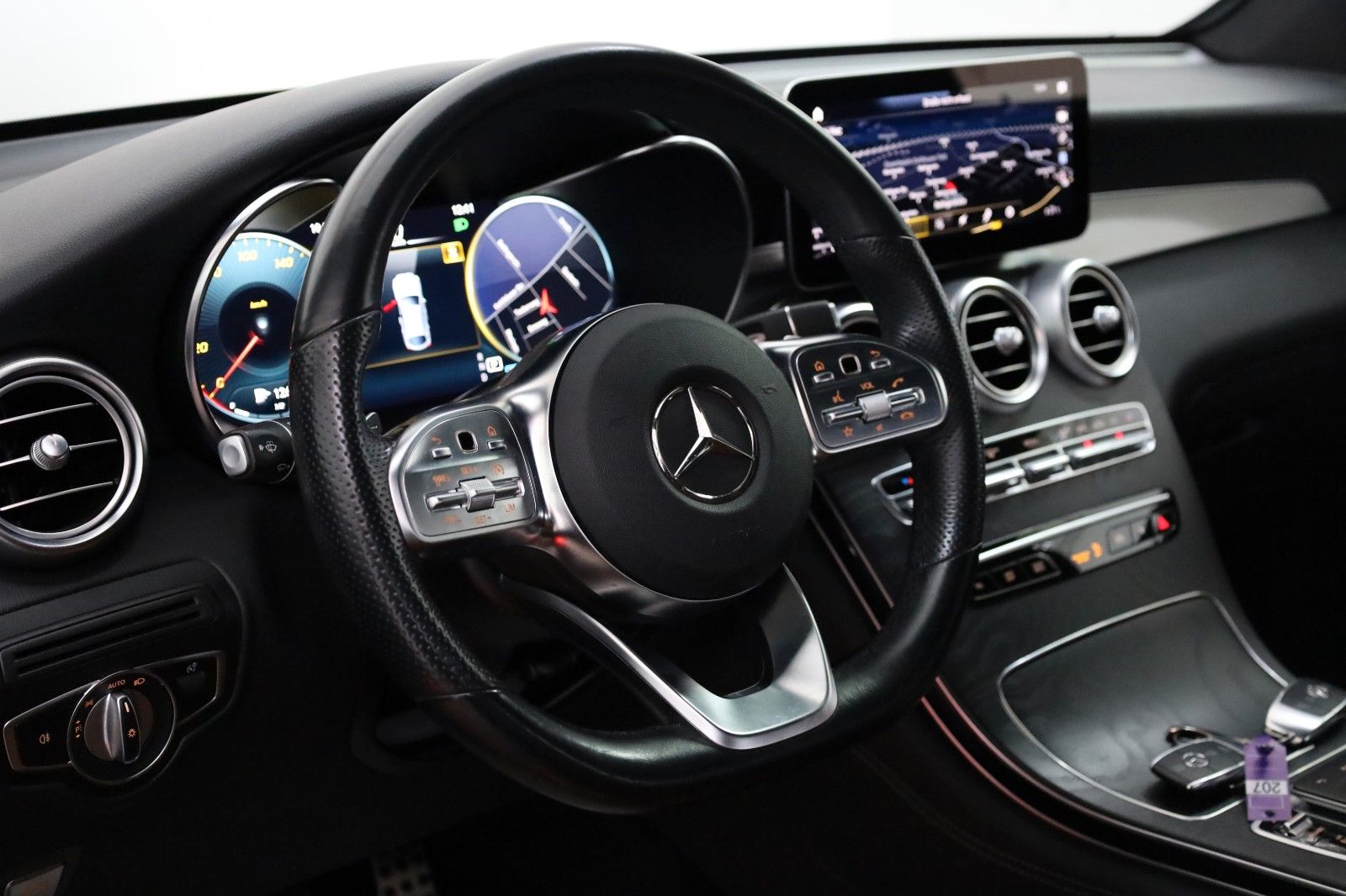 Fahrzeugabbildung Mercedes-Benz GLC 200d Coupe AMG Line Leder,Navi,LED,SD,SH,Kam