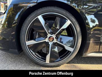 صورة 9 لـ 2020 Porsche TAYCAN