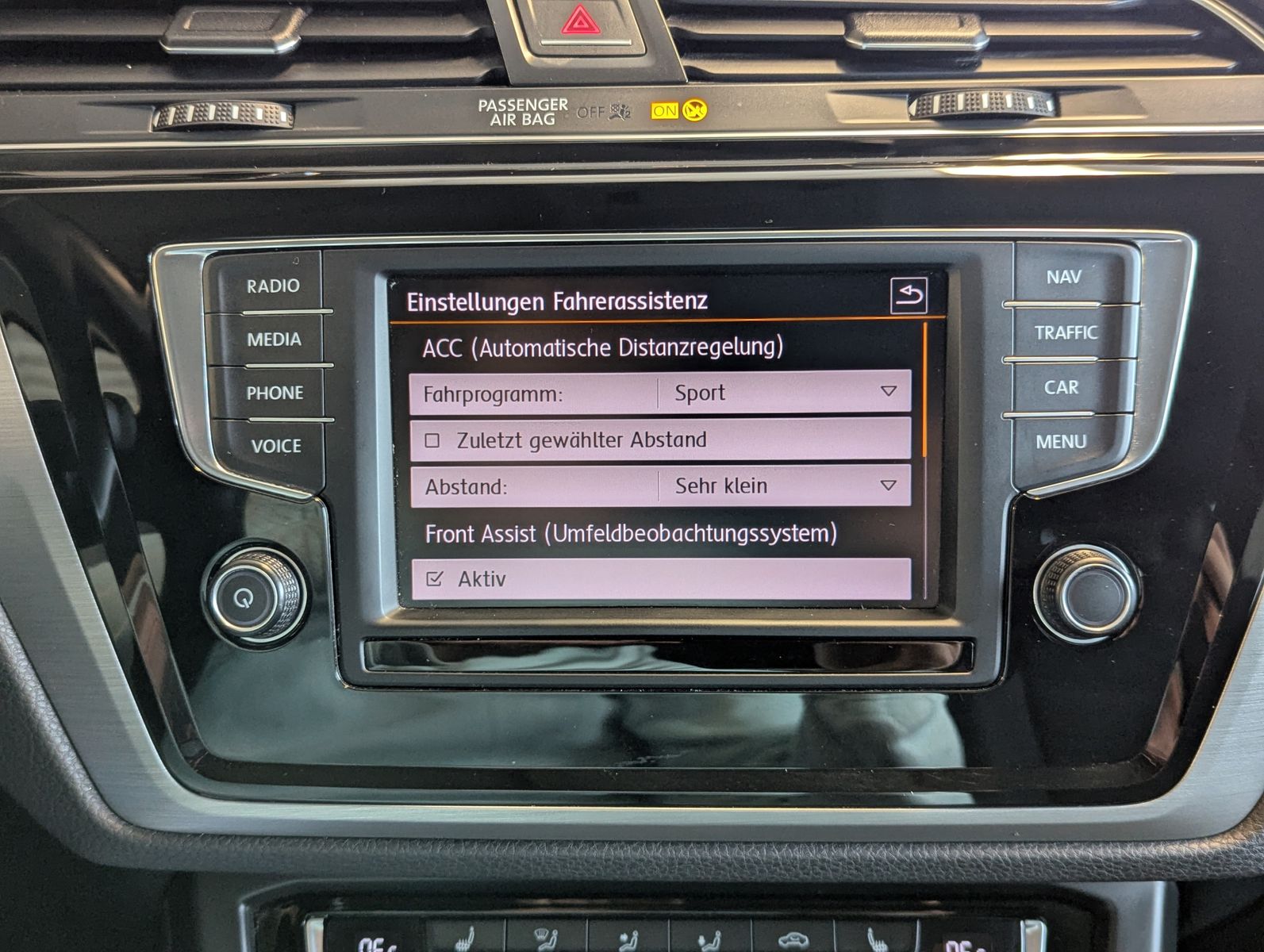 Fahrzeugabbildung Volkswagen Touran 1.4 TSI DSG Comfline 7-Sitze Navi