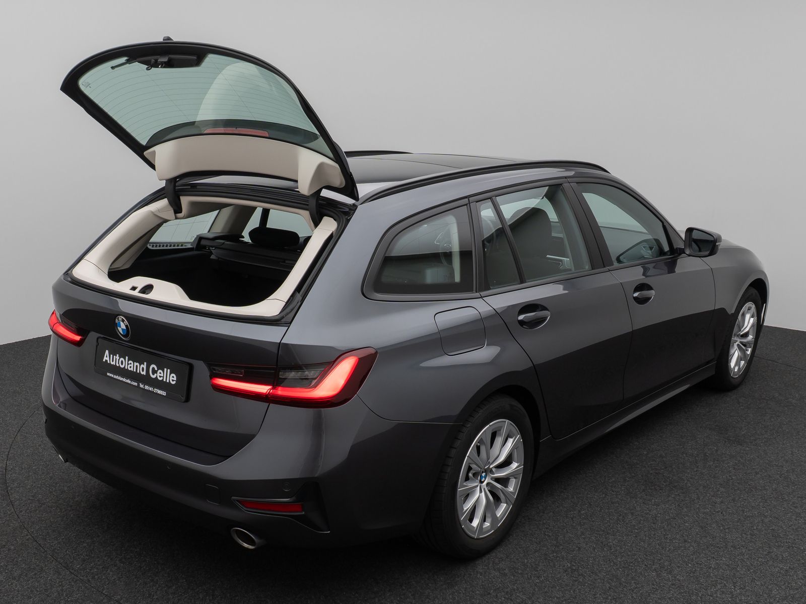Fahrzeugabbildung BMW 320i Panorama DAB CockPitPr DrivAssist PDC Alarm