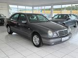 Mercedes-Benz E 240 V6 Automatik+Klima+Volle Historie+1.Hand - gebrauchte Mercedes-Benz E-Klasse aus dem Jahr 1998