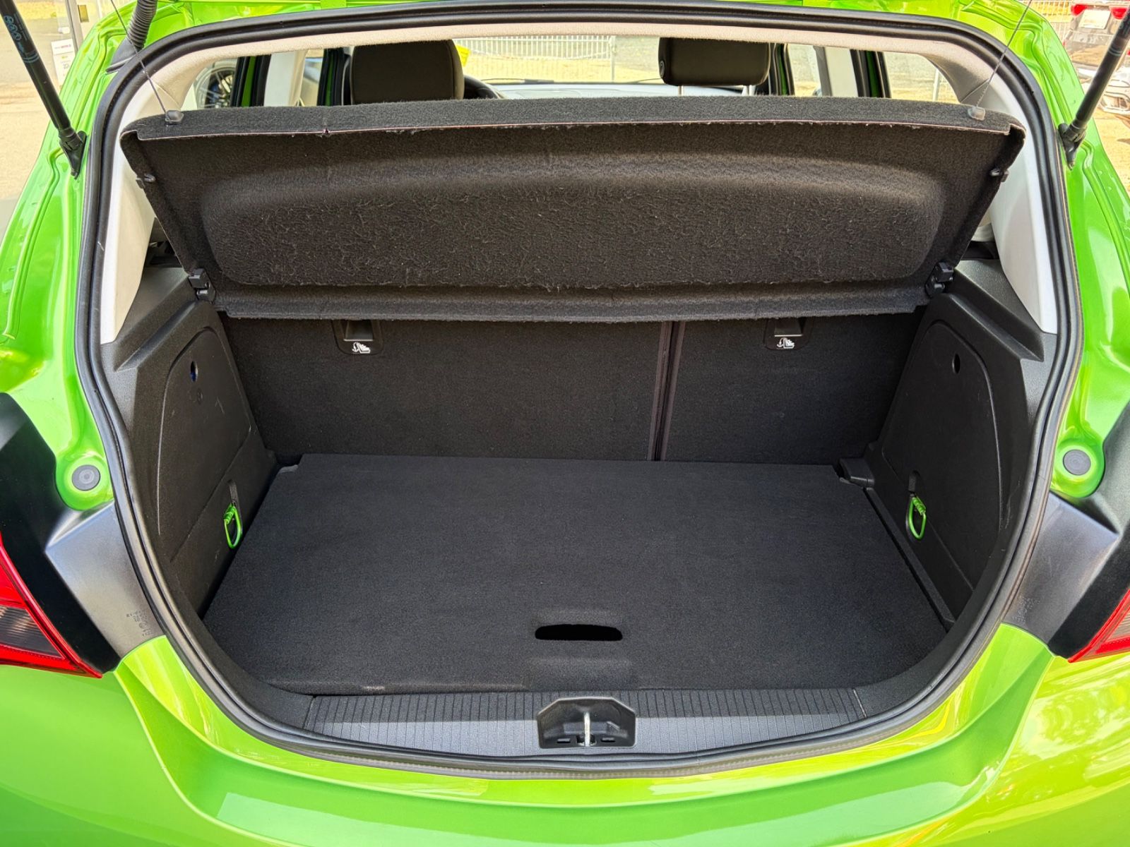 Fahrzeugabbildung Opel Corsa E Edition+AHK+NaviZB+AllwwetterRäder+BT+5T
