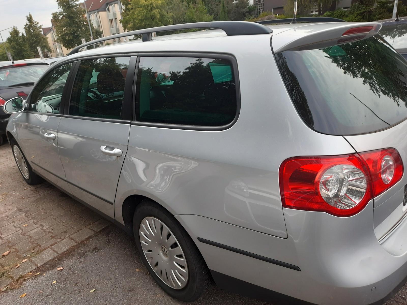 Volkswagen Passat 2010 — interior