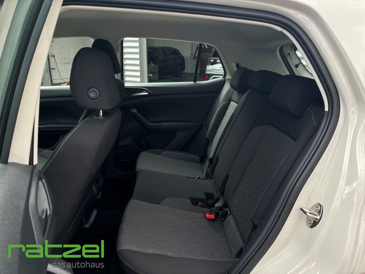 Fahrzeugabbildung Volkswagen T-Cross Life 1.0 l TSI AHK-abnehmbar Navi LED AC