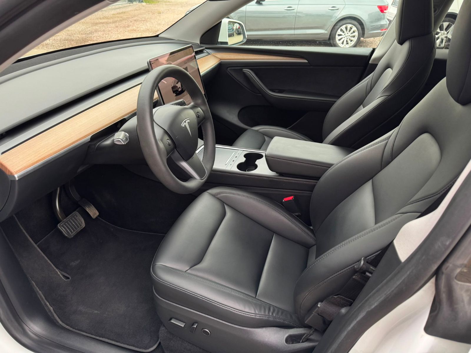 Tesla Model Y RWD Matrix LED Leder FSD SOH 95 foto 2
