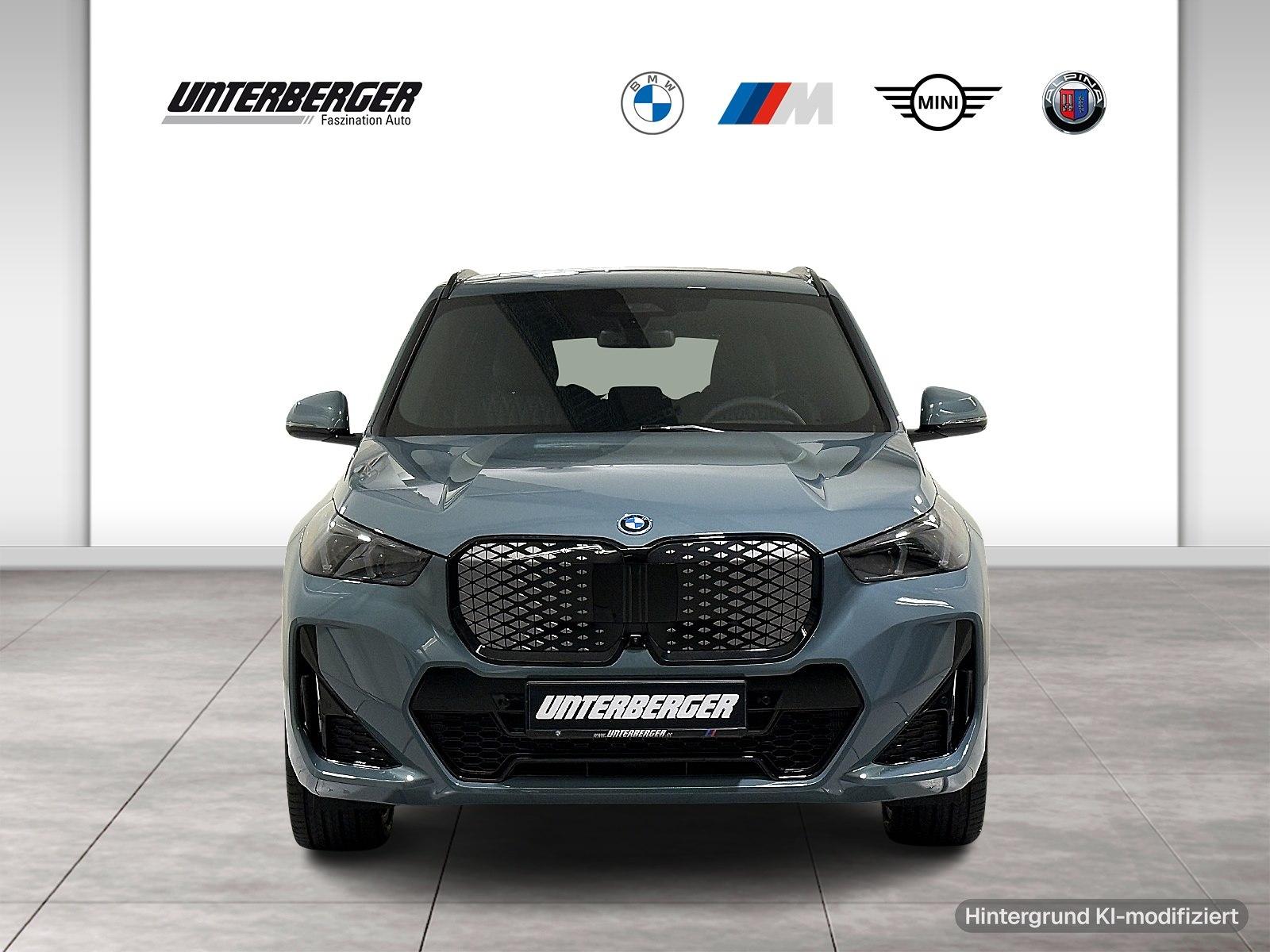BMW iX1 xDrive30 M Sport Pro ACC 360 AHK HUD