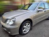 Mercedes-Benz MB-260 C TModell 4Matik Automatik - Mercedes-Benz 260 von privat