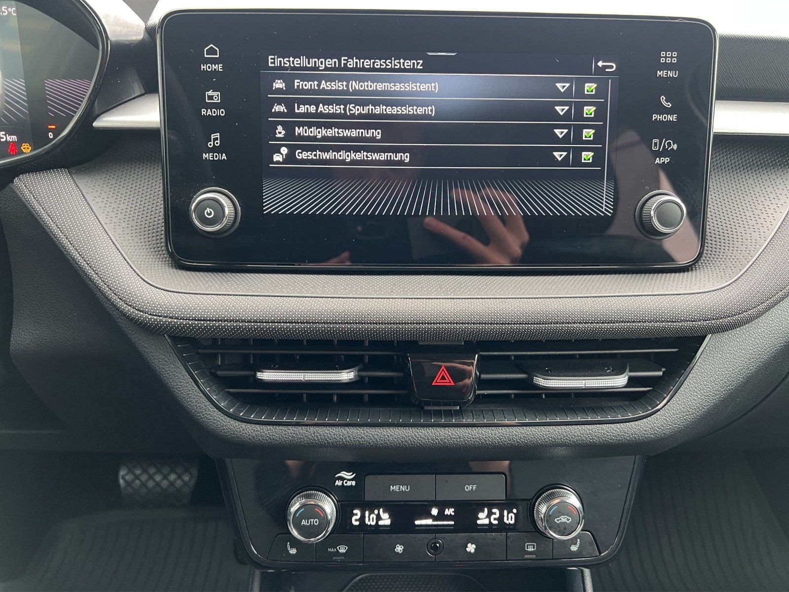 Fahrzeugabbildung SKODA Fabia 1.0 TSI Selection DSG/KAMERA/ACC/SHZ/