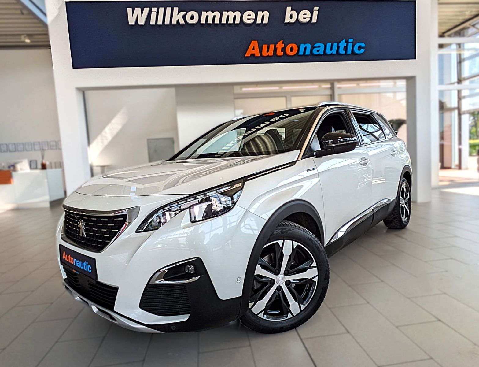 Fahrzeugabbildung Peugeot 5008 GT-LINE LEDER NAVI PANORAMA LED AHK 7-SITZE
