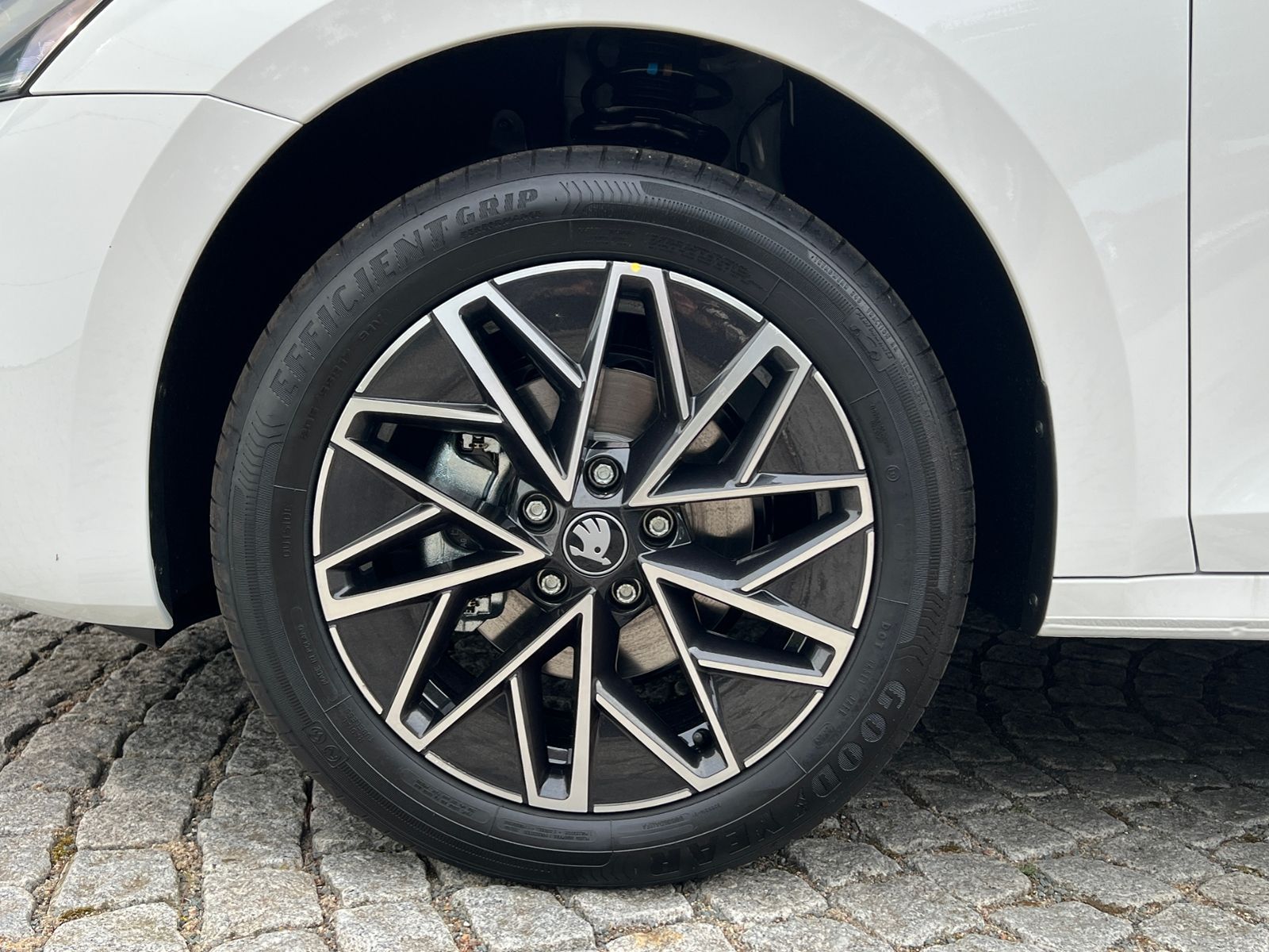 Fahrzeugabbildung SKODA Octavia Combi TOUR 2.0 TDI DSG *AHK, Travel Assi