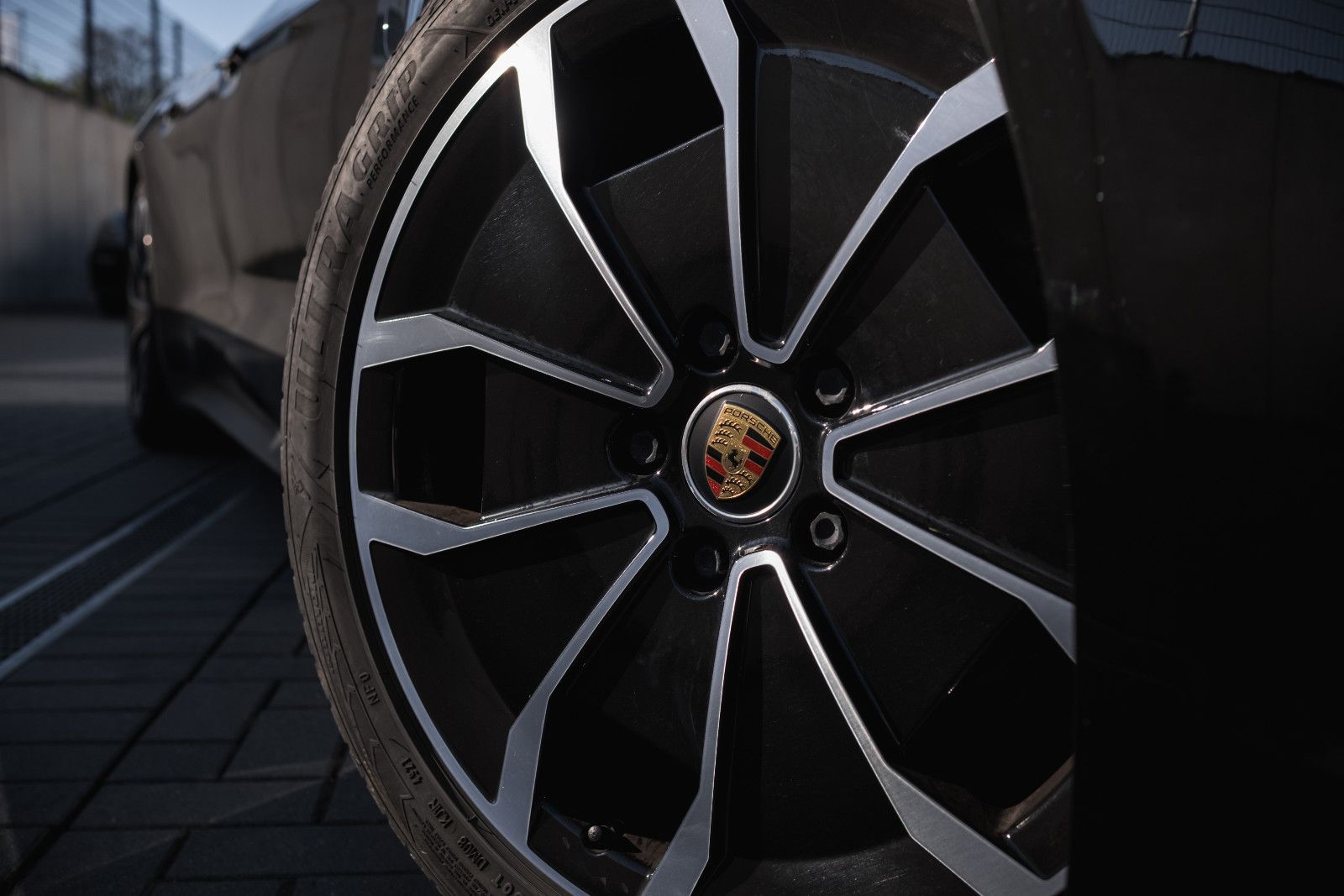 Fahrzeugabbildung Porsche Taycan Sport Turismo-Pano-PerformBatt.-WP-PASM