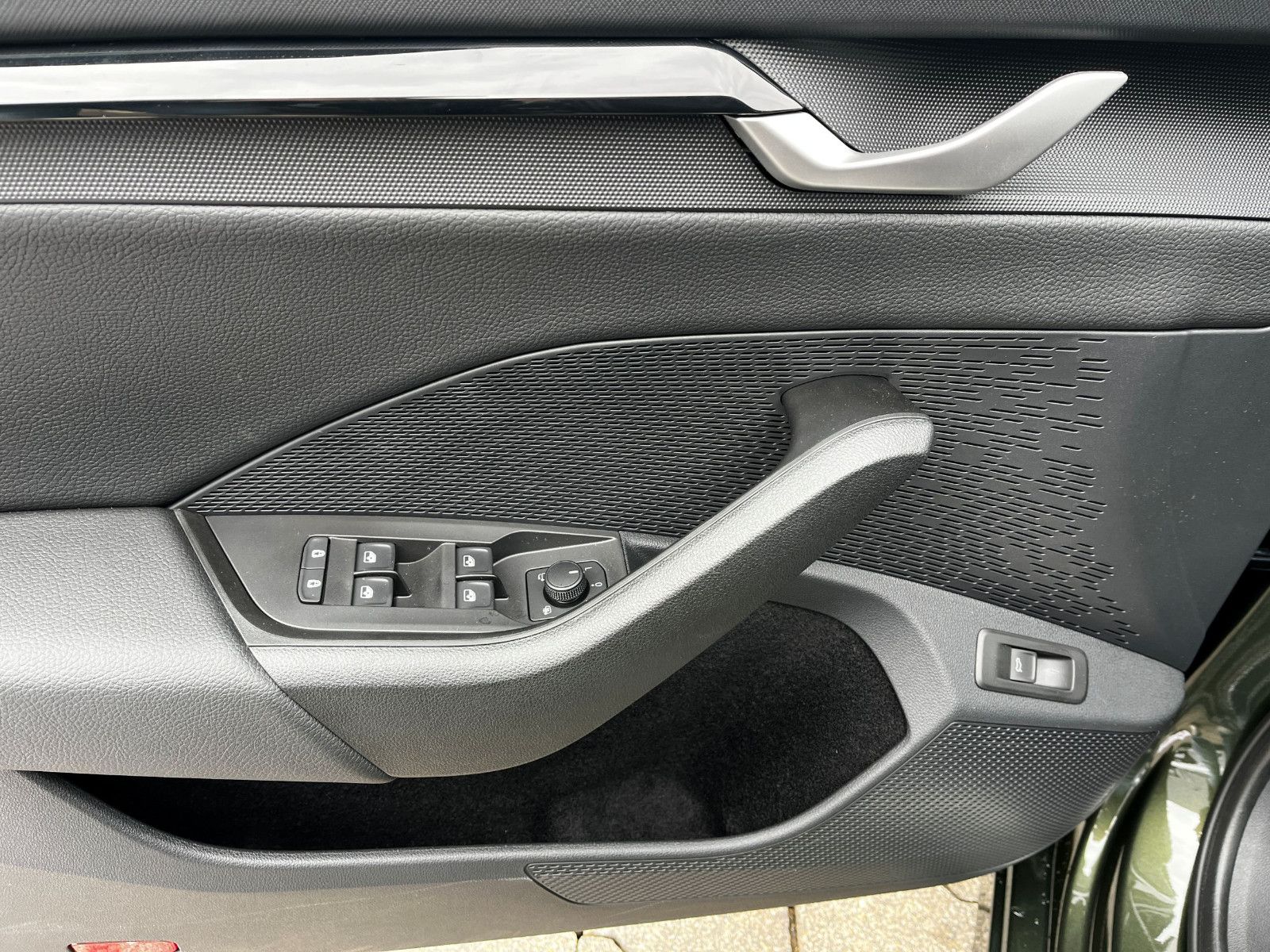Fahrzeugabbildung SKODA Octavia Combi 2.0 TSI 239kW RS ABT PAN KAM 19"