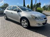 Opel Astra J Lim. 5-trg. Edition - Opel Astra aus 2010: J