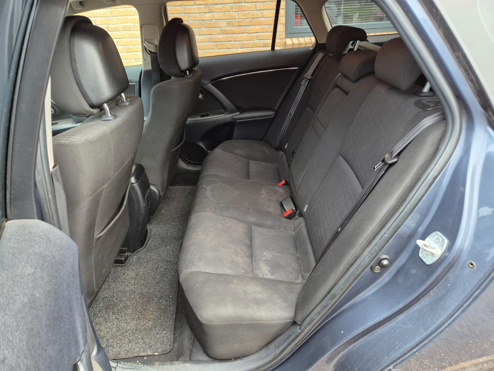 Toyota Avensis 2010 — photo 8