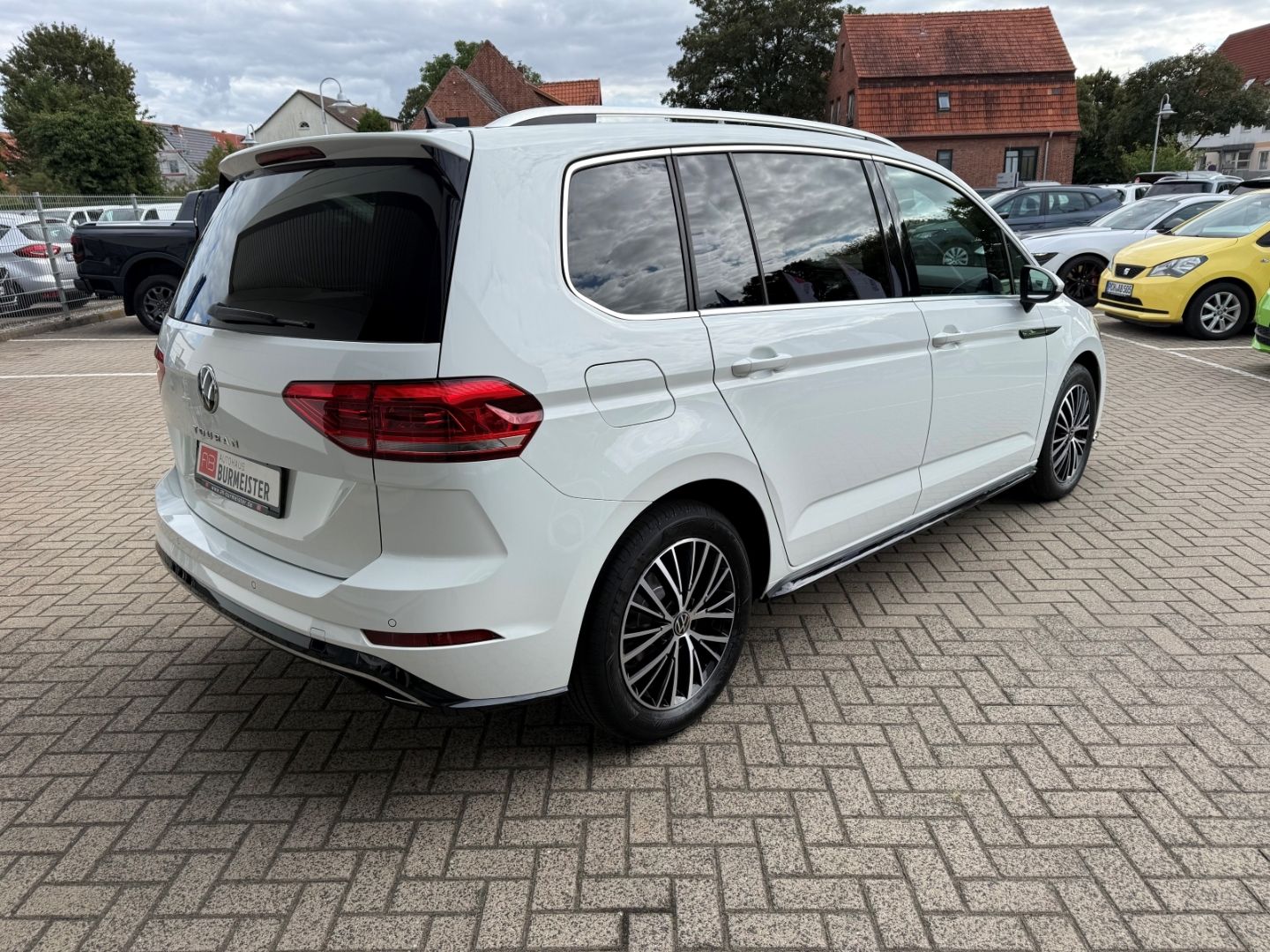Fahrzeugabbildung Volkswagen Touran Highline BMT Sportpaket AHK Pano Navi LED