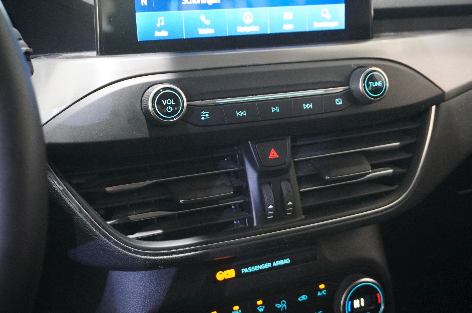 Fahrzeugabbildung Ford Focus Turnier  1.0 TITANIUM X NAVI/LED/KAMERA/SH