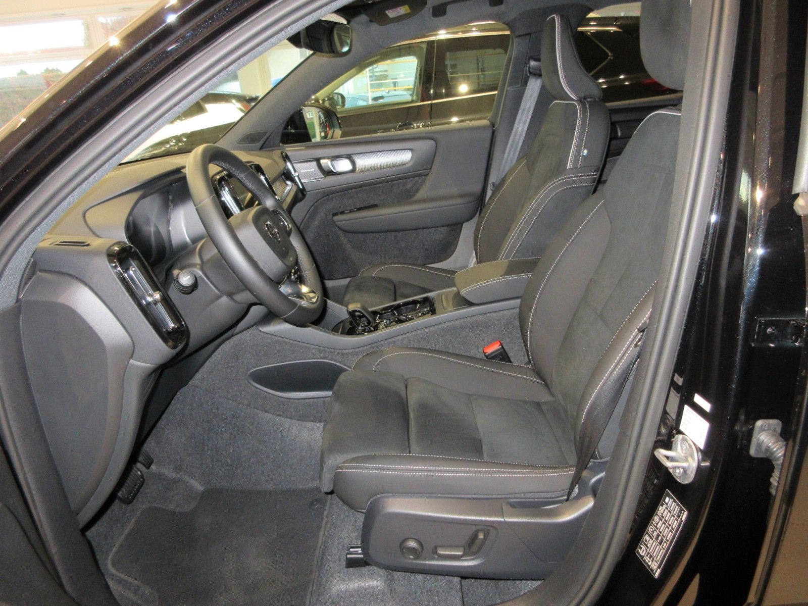 Fahrzeugabbildung Volvo XC 40 B3 Ultra Black Edition | 360° | NS | Navi