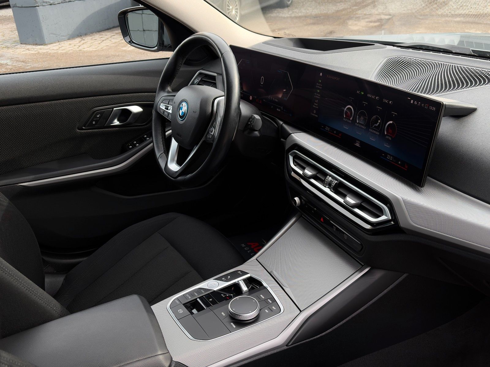 Fahrzeugabbildung BMW 330e Touring ACC HuD HiFi CAM 3Z-Klima CarPlay