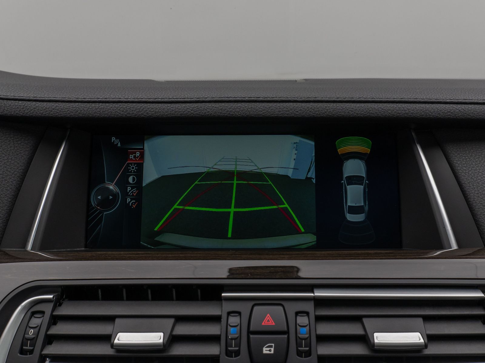 Fahrzeugabbildung BMW 740d xD Glasdach Kamera HUD HiFi Lenkrhzg SoftCl