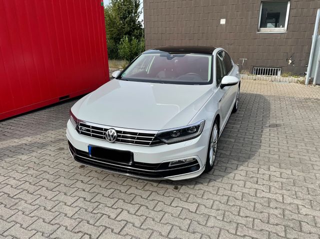 VW Passat 2.0 TDI DSG 4MOTION R-Line , Pano, Kamera
