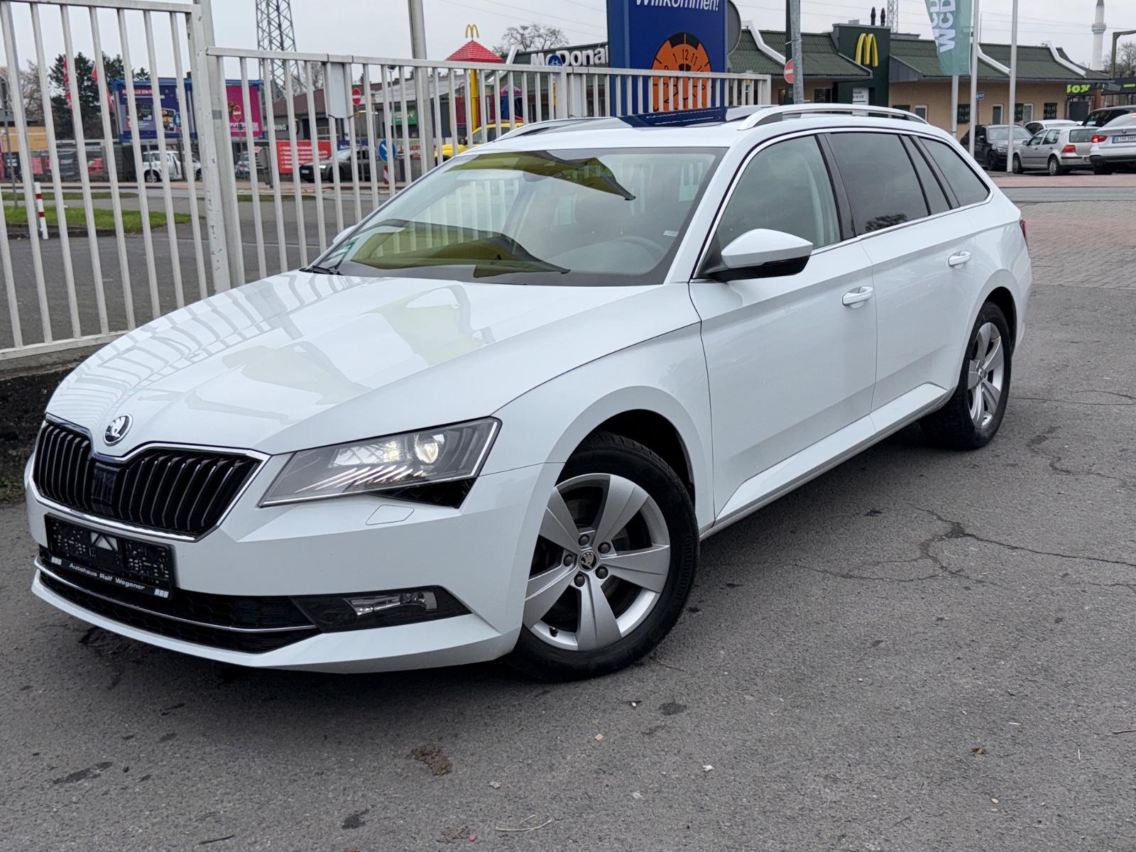 Skoda Superb Combi Style 4x4/Pano/Xenon/R-Kam/AHK/