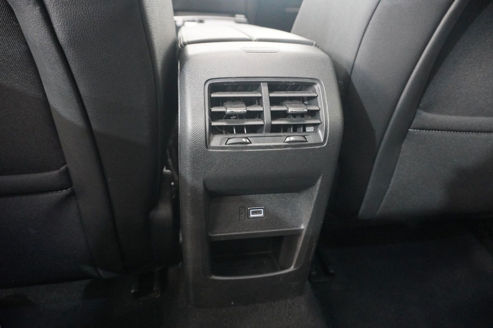 Fahrzeugabbildung Opel Astra L Lim. 1.2T GS LINE NAVI/LED/360°/PANO/DAB