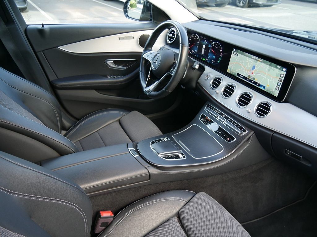 Mercedes-Benz E 300 de T-Modell |Avantgarde|DISTR|LED|NAVI|AHK