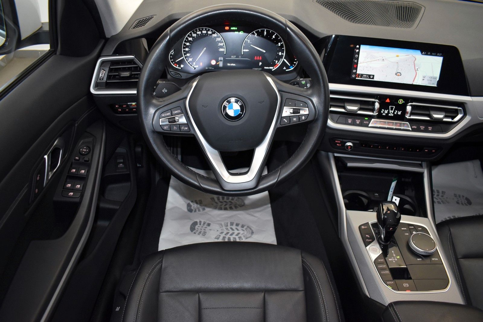 Fahrzeugabbildung BMW 320iA Touring Advantage  Leder,Navi,Live Cockpit