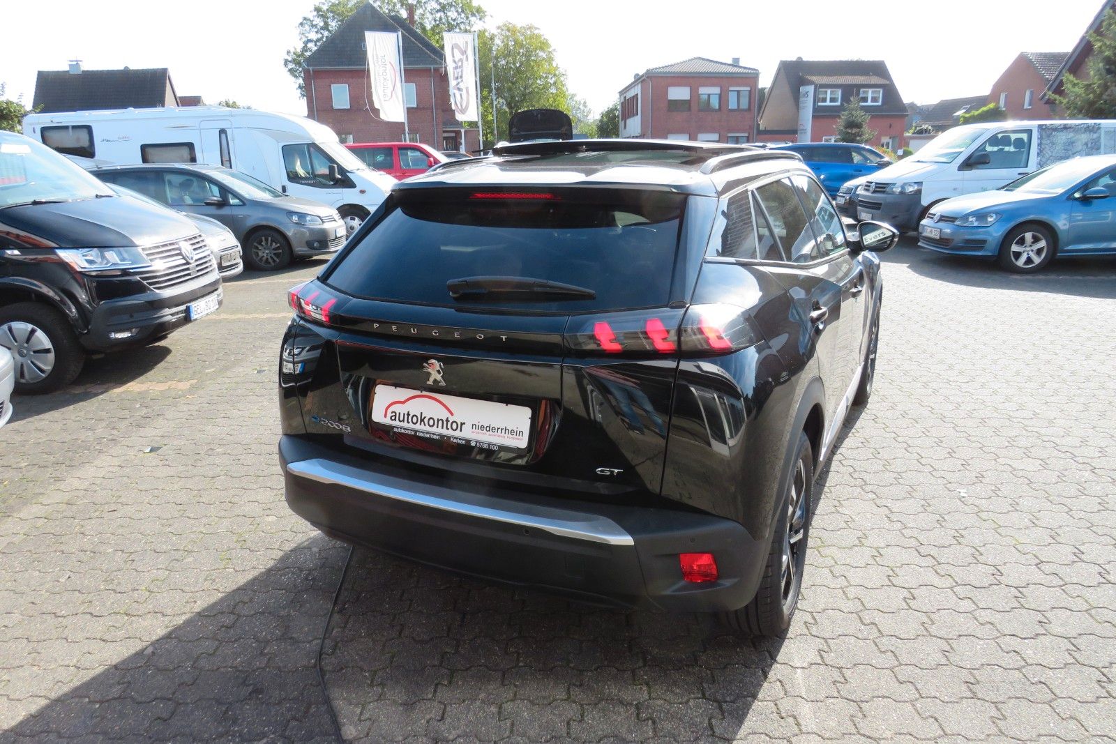 Fahrzeugabbildung Peugeot 2008 e- GT PANO NAVI KAMERA SITZH. PDC 1.HD