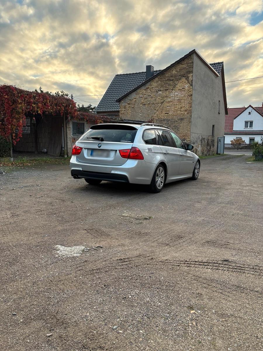 BMW 318 2011 — photo 5