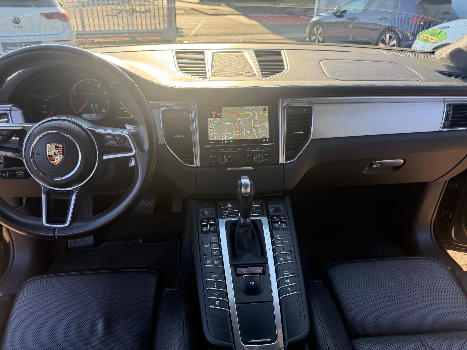 Porsche Macan Turbo*ACC*CAM*AHK*PANO