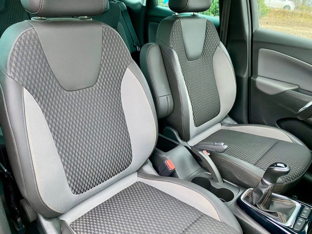 Fahrzeugabbildung Opel Crossland X 1.2 Selection AAC ISOFIX PDC SHZ GRA