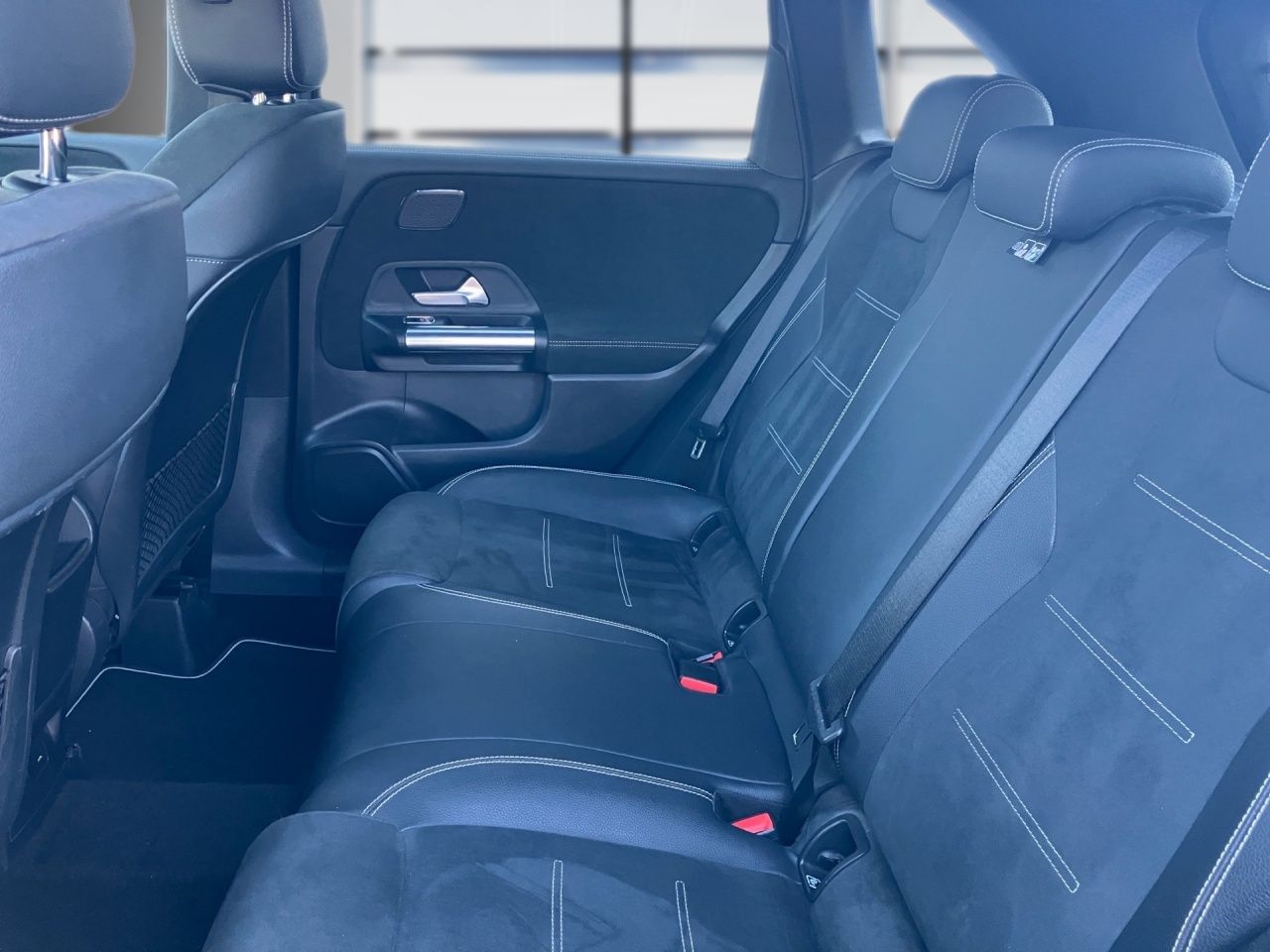 Fahrzeugabbildung Mercedes-Benz B 250 e AMG+AHK+MULTIBEAM+PANORAMA+STNDHZ+KAMERA