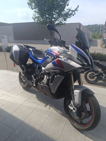 BMW S 1000 XR mit 1 Jahr Gwl. alle Pakete und Akrapo