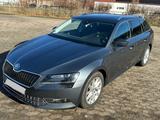 Skoda Superb 2.0 TDI SCR 140kW DSG L&K Combi L&K - Skoda Superb aus 2016 mit Diesel-Antrieb: Kombi, 2.0