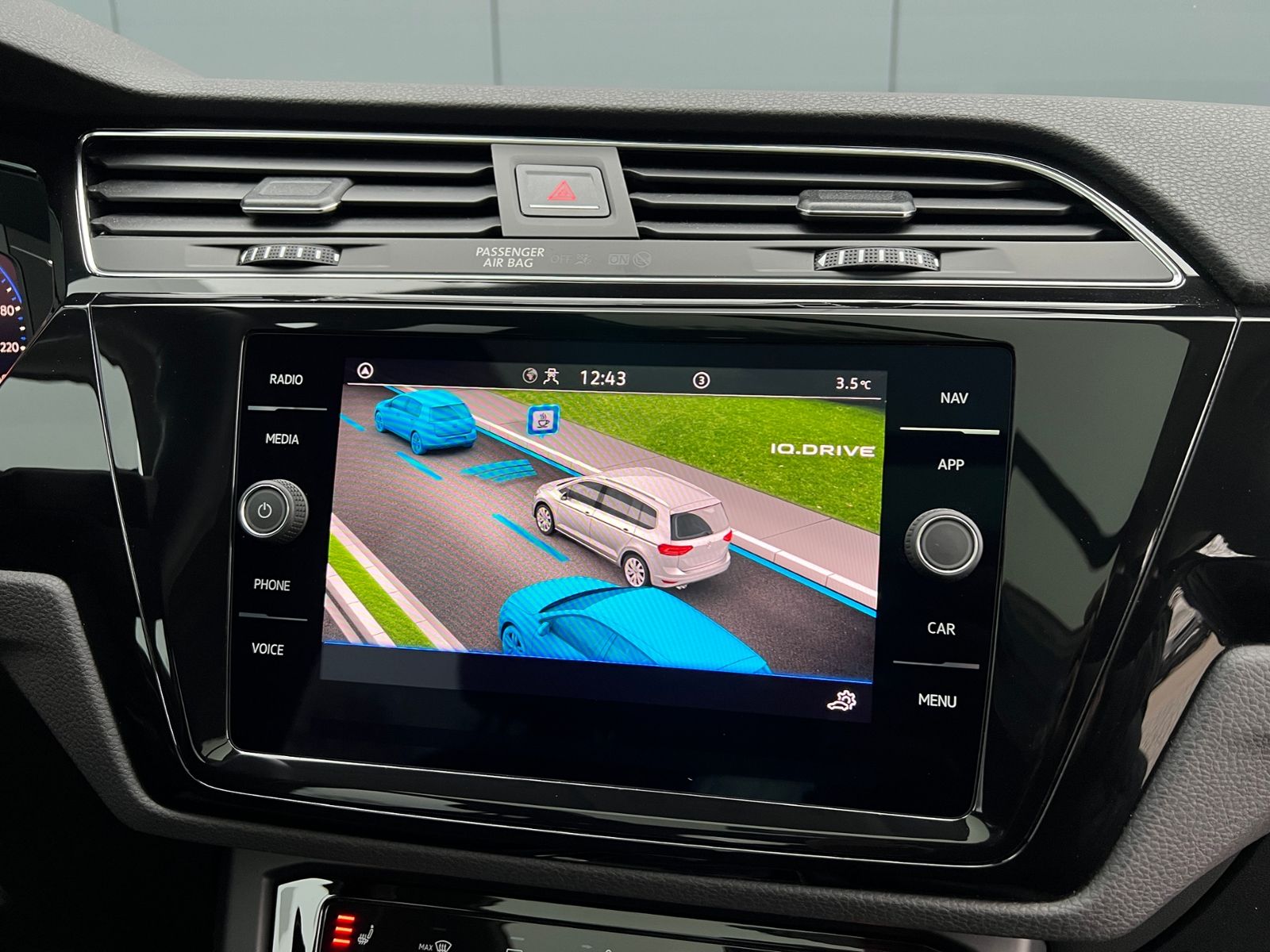 Fahrzeugabbildung Volkswagen Touran Highline 1.5 TSI *R-Line, AHK, Pano, Stan