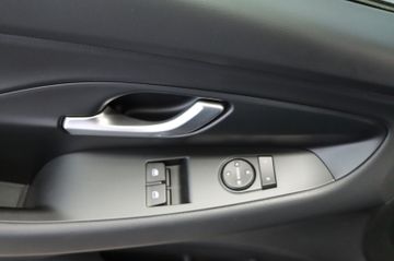 Hyundai i30 cw Comfort AT LED Navi SH Alufelgen Kamera