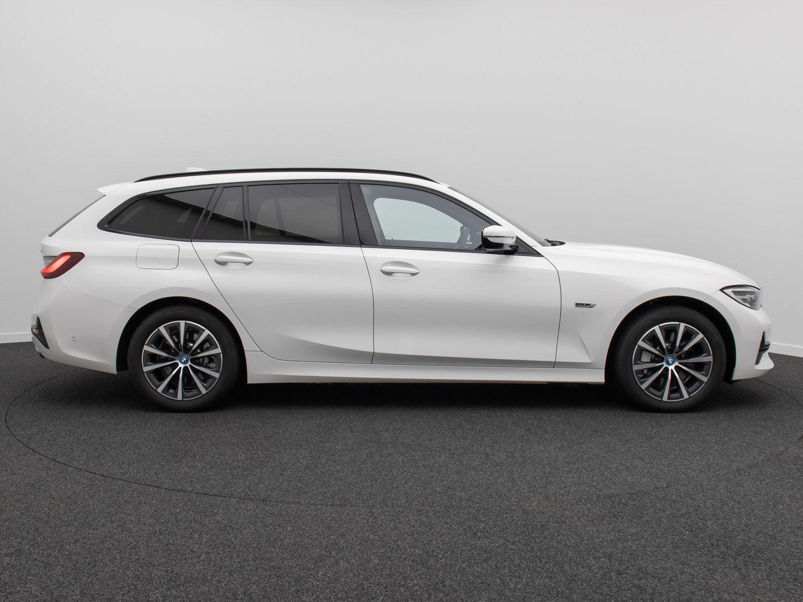 Fahrzeugabbildung BMW 330e xD Sport Line Alarm HUD DAB Panorama HiFi