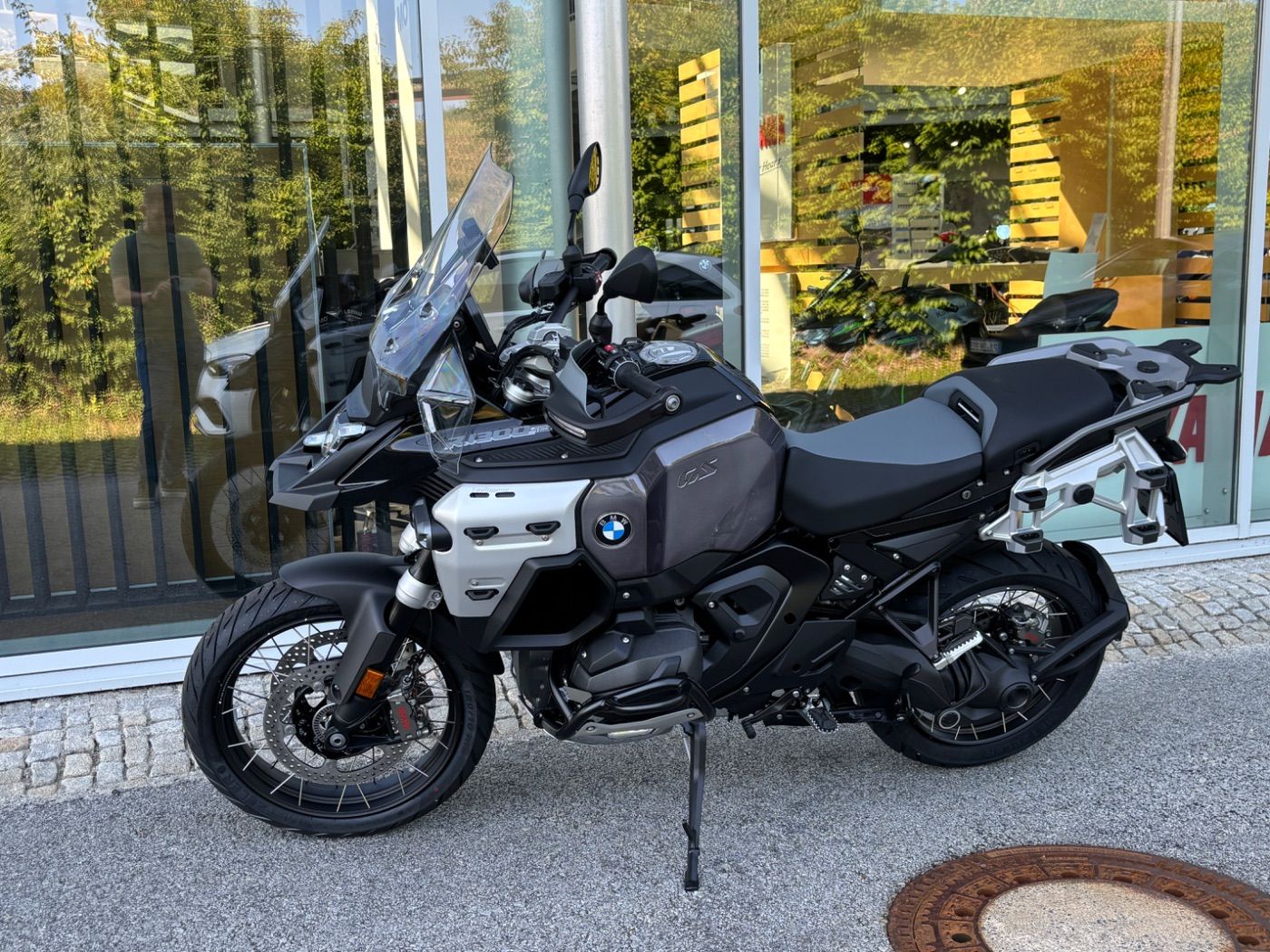 Fahrzeugabbildung BMW R 1300 GS Adventure 3 Pakete Triple Black