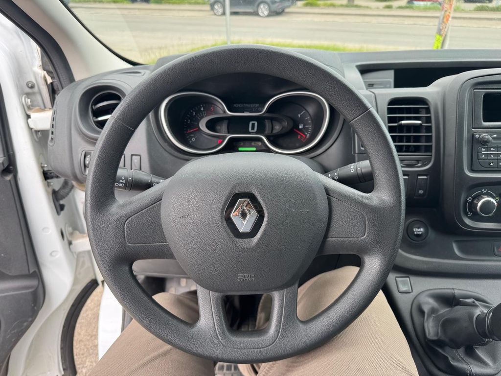RENAULT Trafic 18