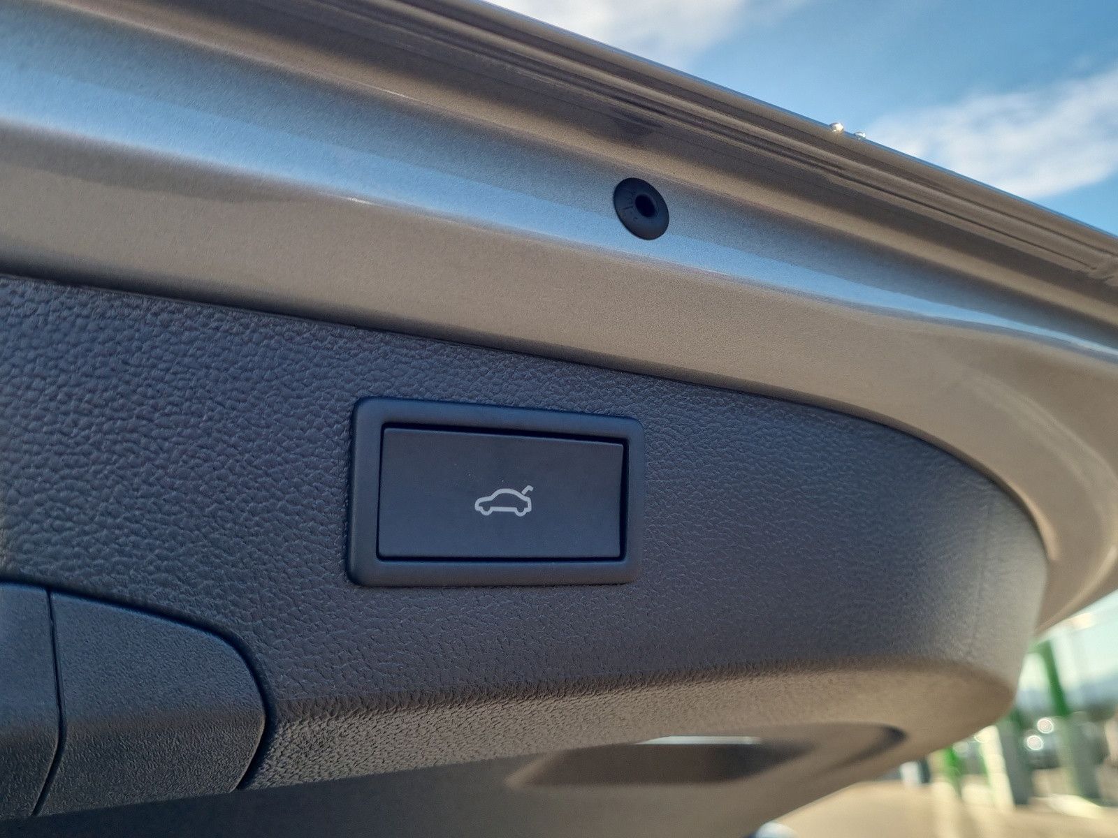 Fahrzeugabbildung SKODA Superb Combi Selection 2,0 TDI 142KW/193PS AHK